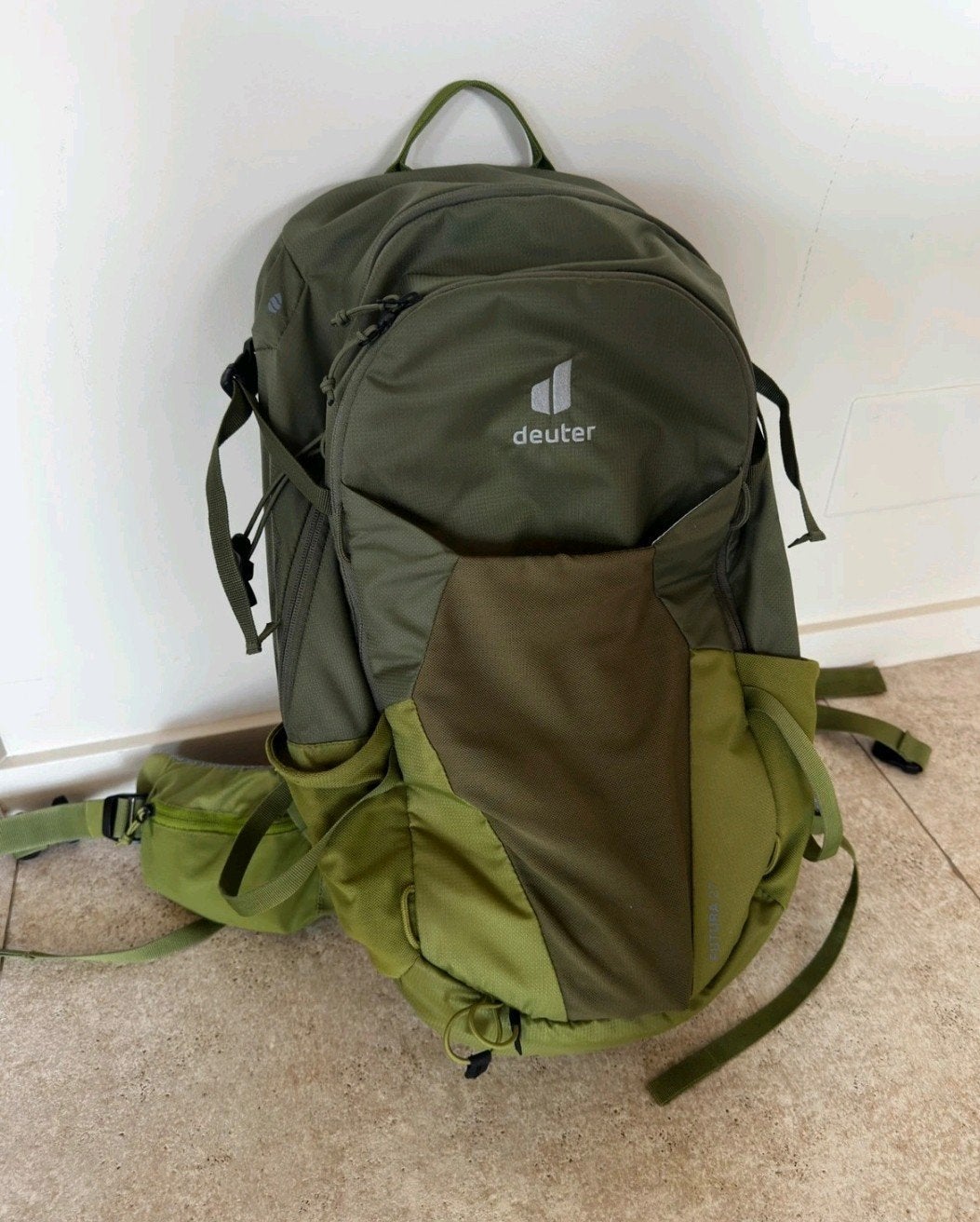Deuter Futura 27 liter Backpack - Nieuwstaat, 25 tot 40 cm, Nieuw, Ophalen of Verzenden, Trekking