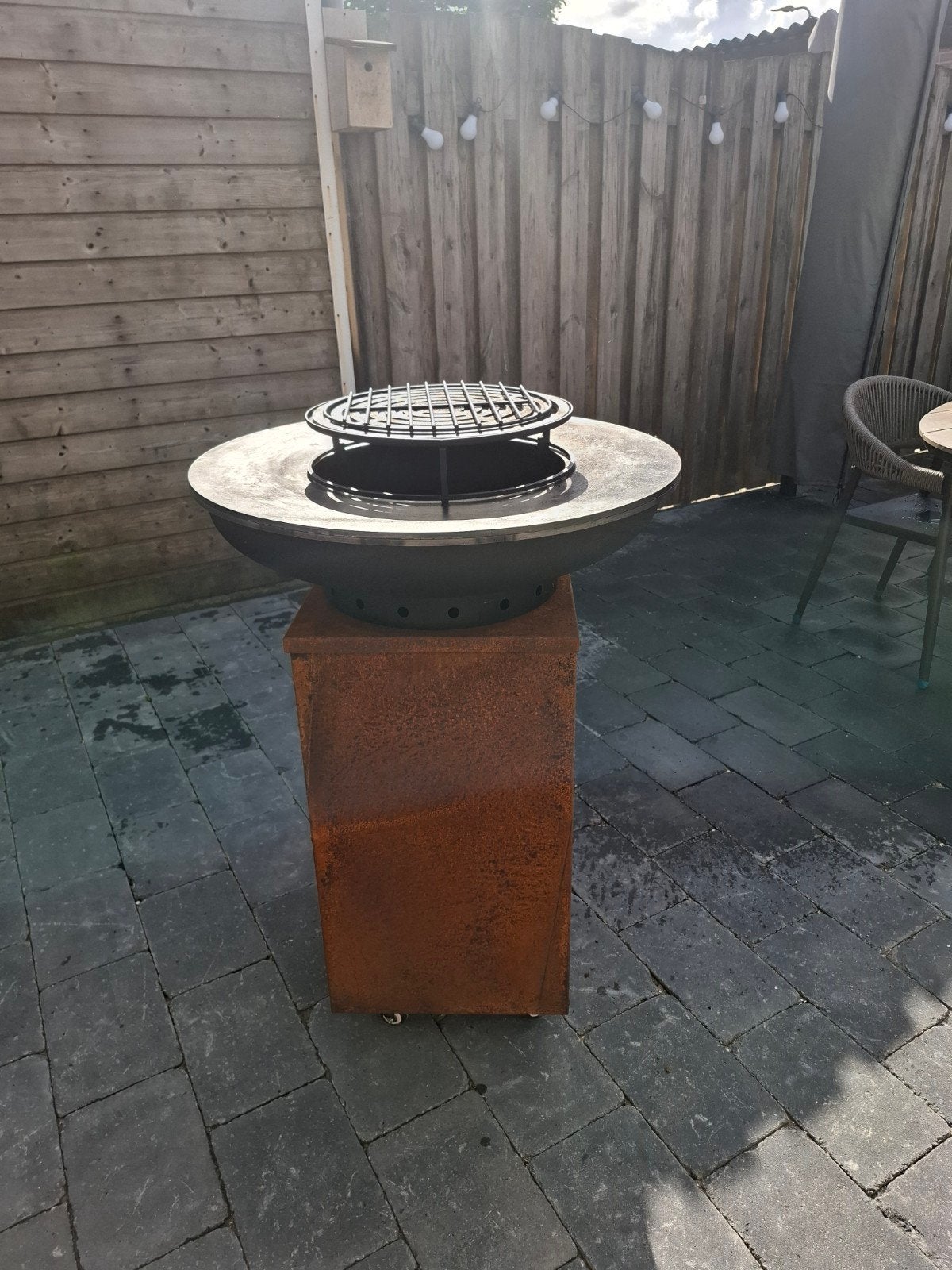 BBQ Plancha Grill Cortenstaal met houtopslag en accessoires, Tuin en Terras, Ophalen, Zo goed als nieuw, RJROYAL LIVING, Met accessoires