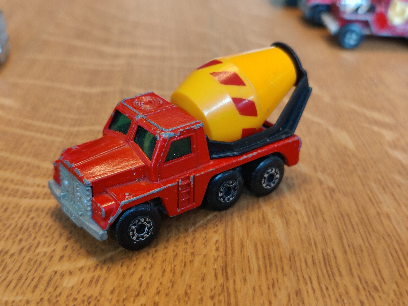 Matchbox Cement Truck ROOD, Ophalen of Verzenden, Zo goed als nieuw, Bus of Vrachtwagen