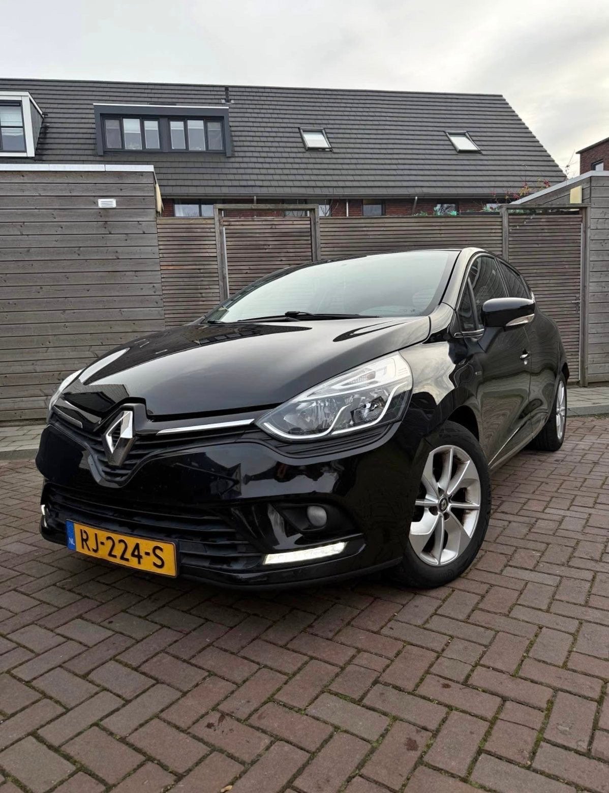 Renault Clio Energy TCe 90pk Eco2 S&S 2017 Zwart, Auto's, Voorwielaandrijving, 898 cc, 1057 kg, Origineel Nederlands