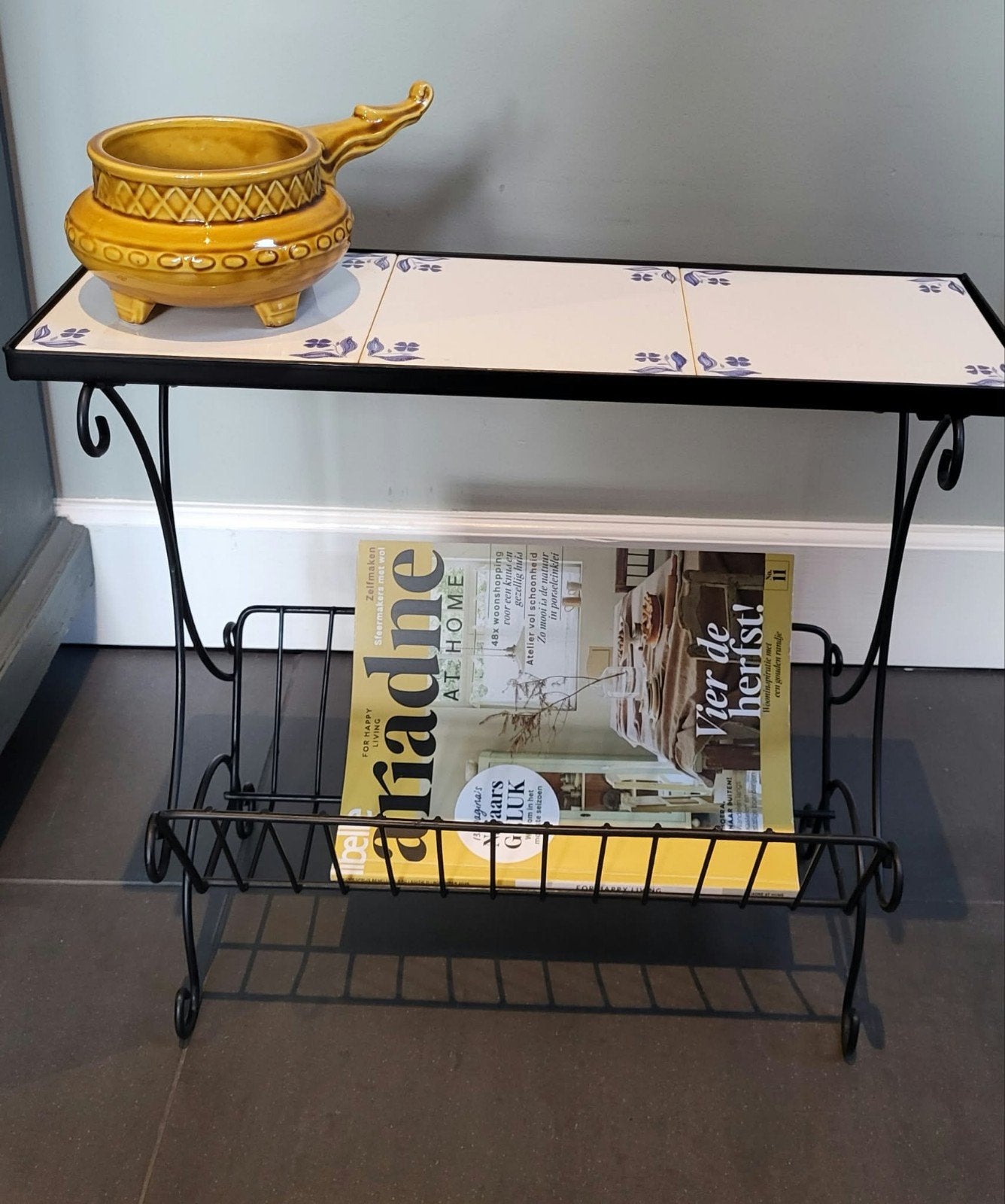 Lectuurtafel met tegelblad - 42 cm breed, 41 cm hoog, Gebruikt, Metaal, Lectuurtafel, Vintage