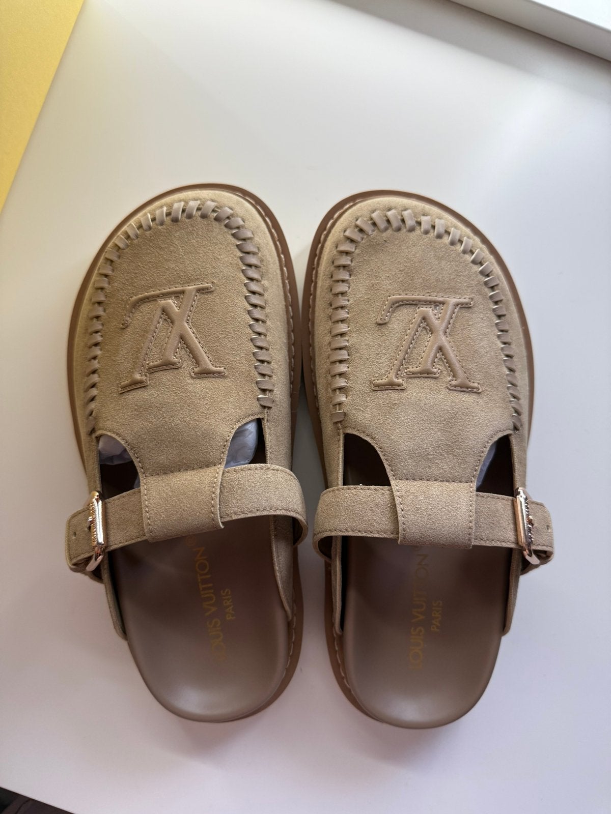 Suede sandalen, Kleding | Dames, Schoenen, Ophalen, Zo goed als nieuw, Sandalen of Muiltjes