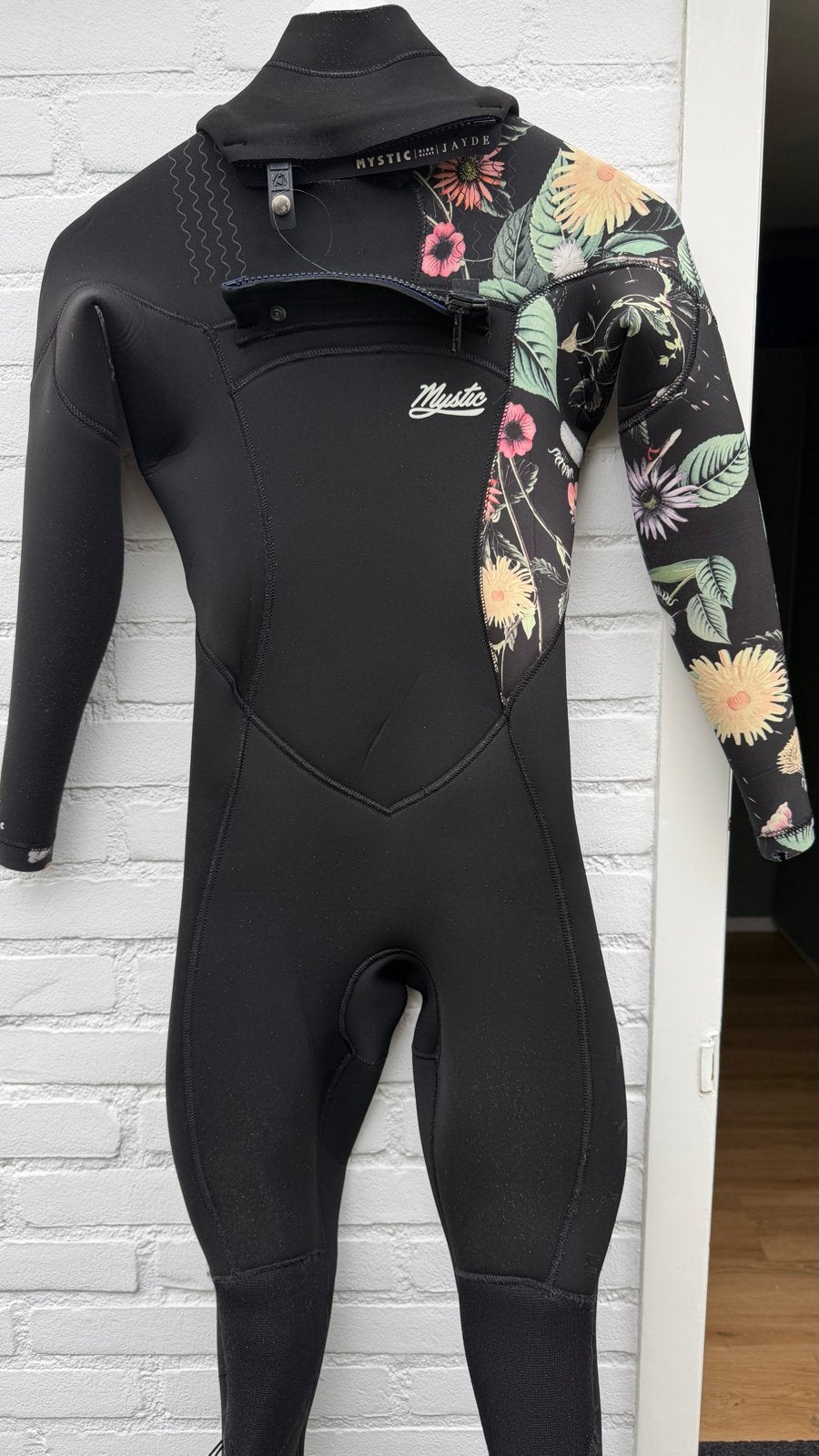 Mystic Jayde 4:3 Wetsuit Dames Maat S Zwart met Bloemen, Wetsuit, 2201kc, Zo goed als nieuw, Dame