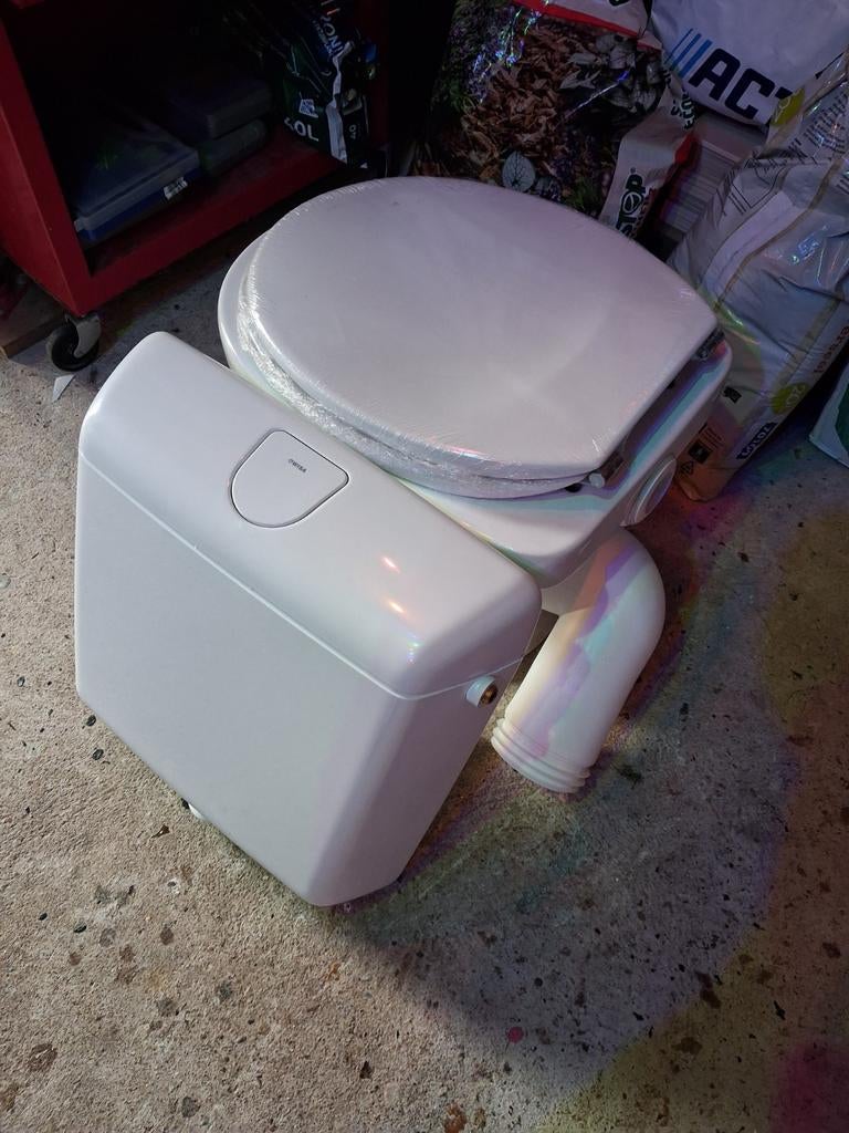 Toiletpot incl reservoir Nieuw, Doe-het-zelf en Verbouw, Sanitair, Ophalen, Nieuw, Toilet
