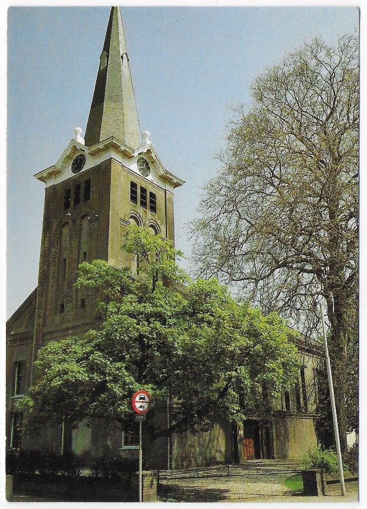 Gendringen Ned Herv Kerk Gelopen Ansichtkaart ( B4375), Ophalen of Verzenden, 1980 tot heden, Gelopen
