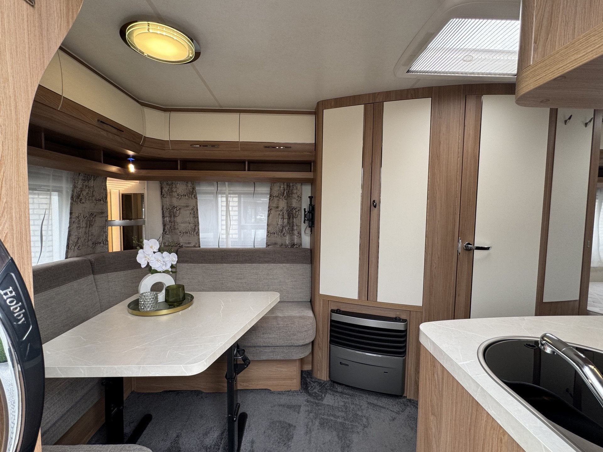 Hobby De Luxe 495 UL met enkele bedden *Mover/Fietsendrager/, Caravans en Kamperen, Vast bed, Rondzit, Hobby, 7 tot 8 meter