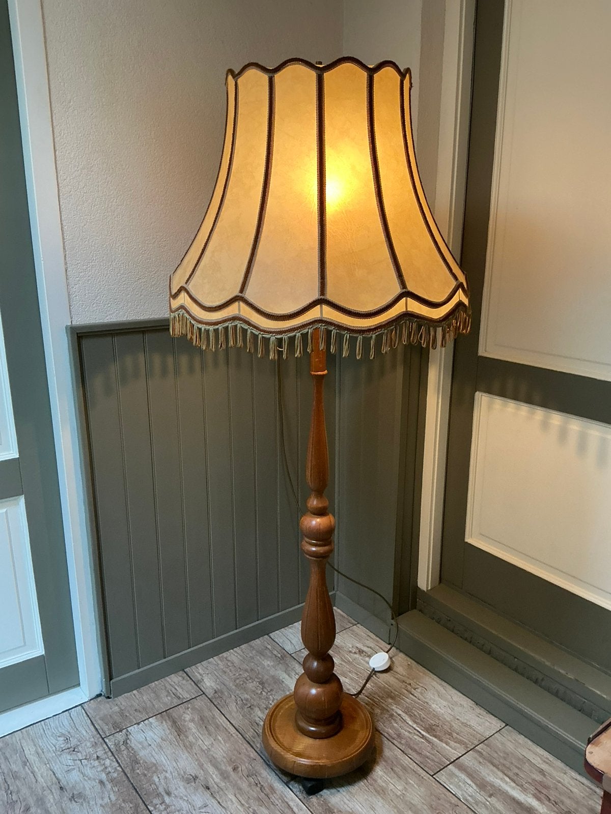Sfeervolle vintage vloerlamp,, Ophalen