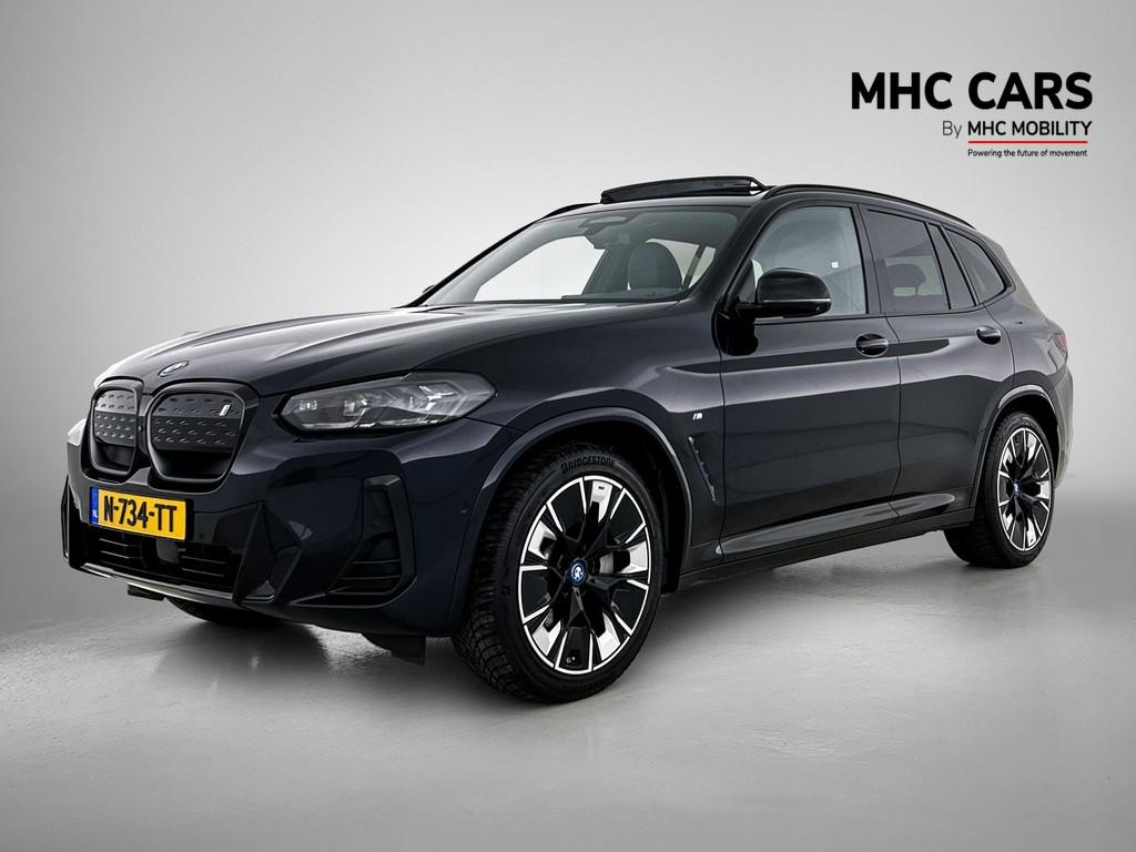 BMW iX3 High Executive 80 kWh | Trekhaak | Leder | Panoramad, Automaat, Achterwielaandrijving, Zwart, 436 min