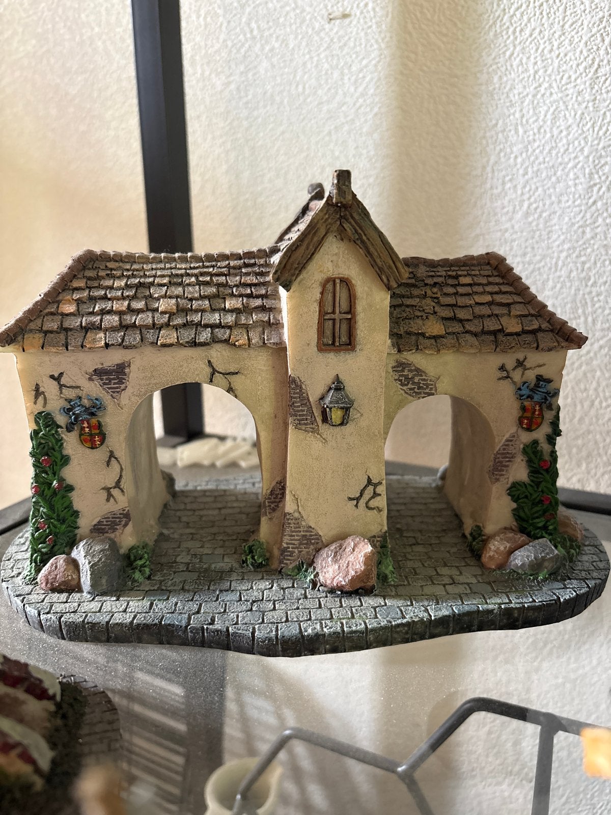 Beeldje poort van Doornroosje, Verzamelen, Ophalen of Verzenden, Zo goed als nieuw, Beeldje of Poppetje