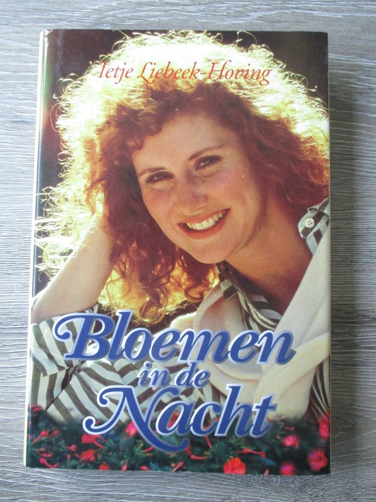 Bloemen in de nacht - Ietje Liebeek-Hoving, Boeken, Ophalen of Verzenden, Gelezen
