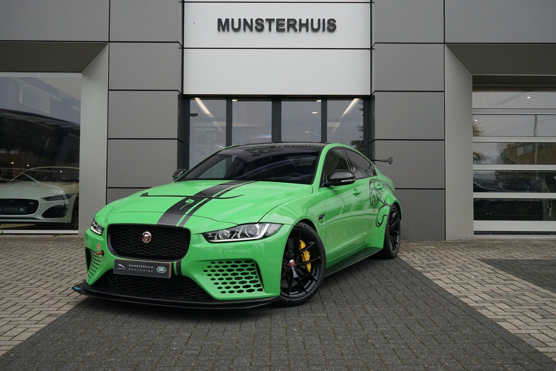 Jaguar XE 5.0 SV Project 8 | 1 of 300 | (bj 2019, automaat), Auto's, Automaat, 1715 kg, 600 pk, Bedrijf
