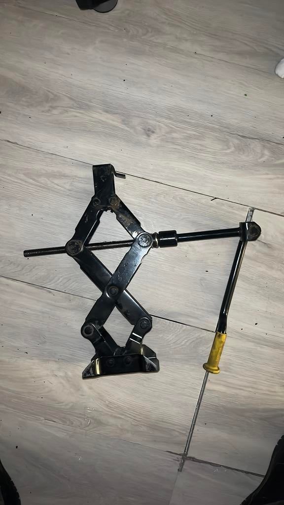 Autokeik te koop. Vandaag weg, graag., Ophalen of Verzenden, Zo goed als nieuw, Hydraulisch, Garagekrik