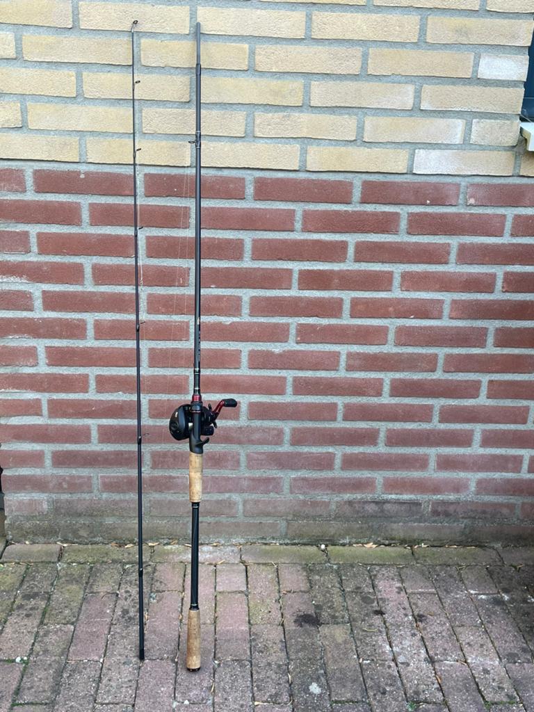 Baitcast hengel met molen en toebehoren, Ophalen of Verzenden, Zo goed als nieuw, Complete hengel