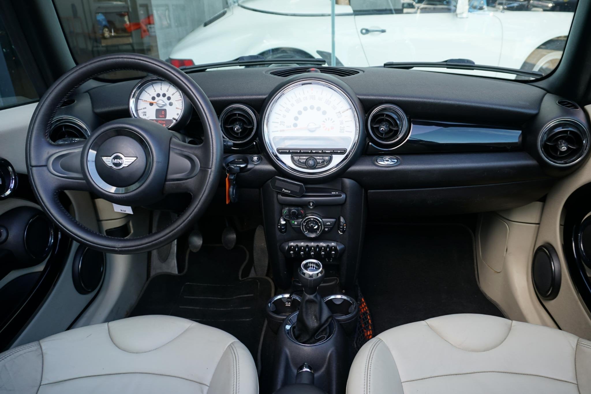 MINI Cabrio 1.6 One Chili + LEDER / PDC, Auto's, Voorwielaandrijving, Euro 5, Gebruikt, 4 cilinders