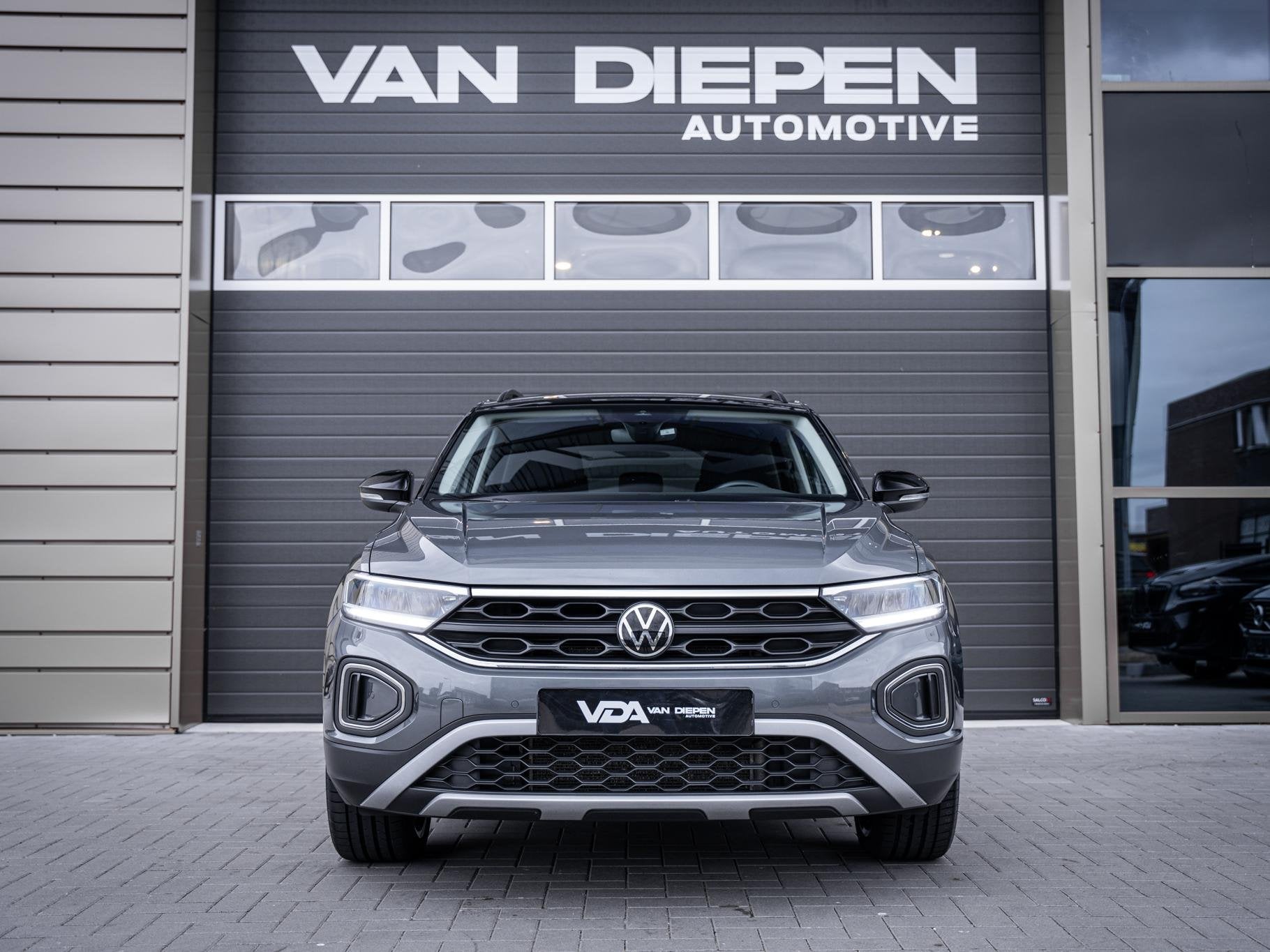 Volkswagen T-Roc 1.5 TSI Life - ACC l Apple Cplay l Camera l, Auto's, 4 cilinders, 150 pk, 4 stoelen, Bedrijf