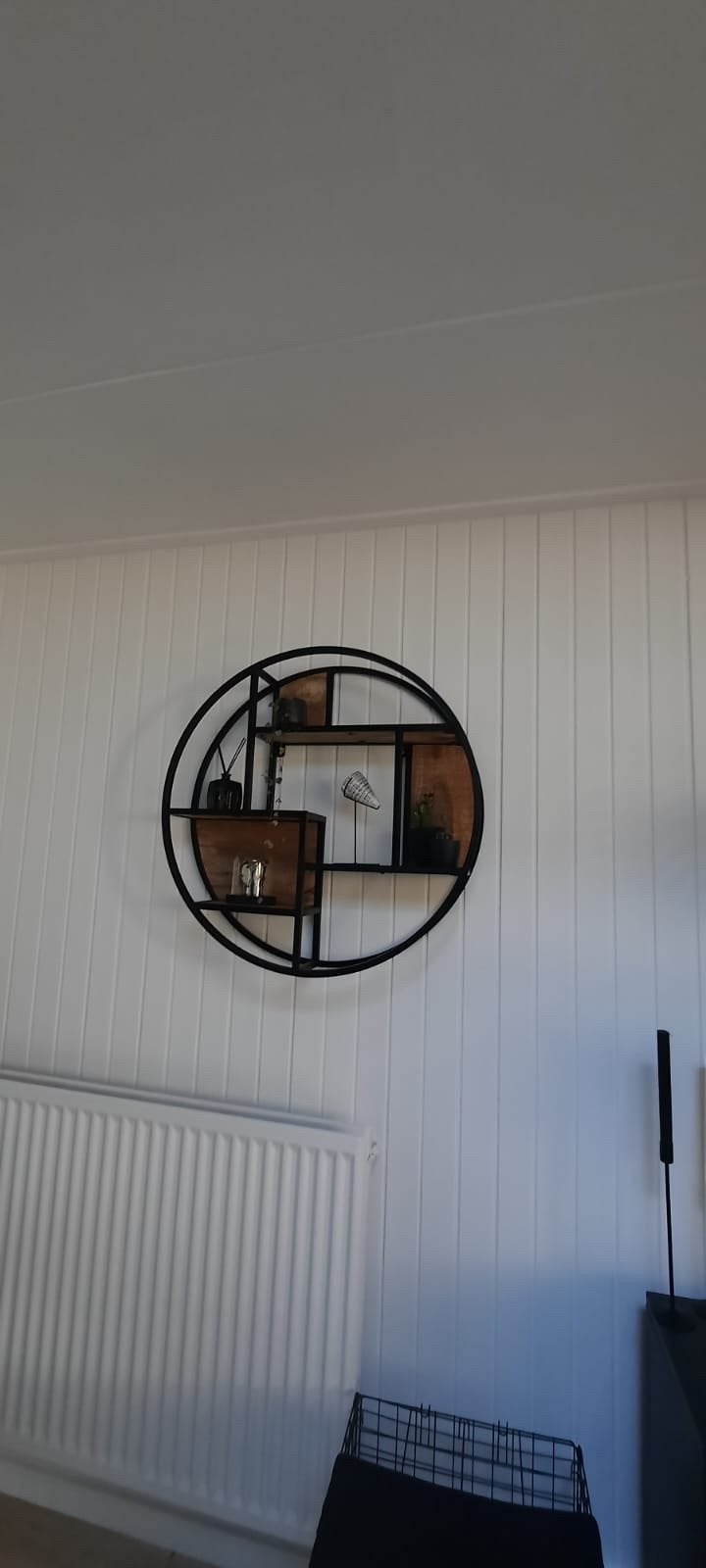 Rond industrieel wandrek met houten planken, Ophalen, Zo goed als nieuw