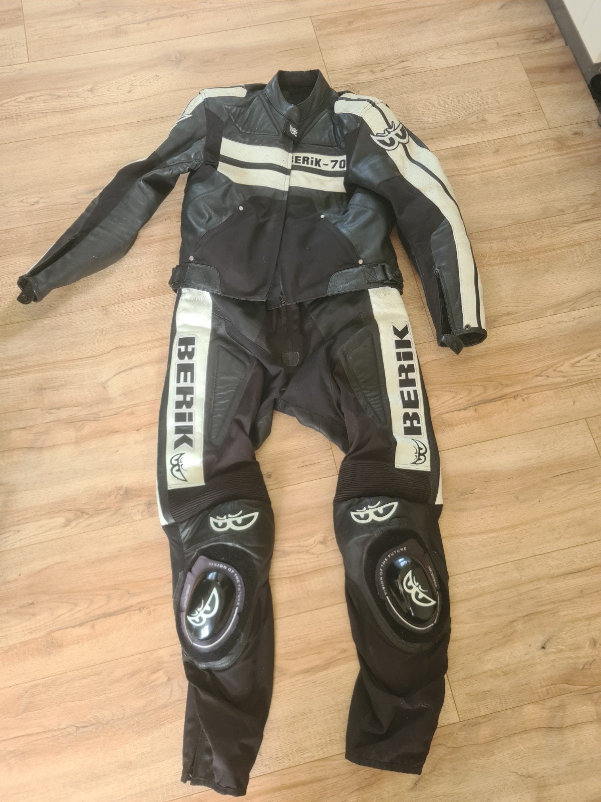 Berik motorpak: leren broek (nieuw) en jas (z.g.a.n.), Motoren, Kleding | Motorkleding, Ophalen of Verzenden