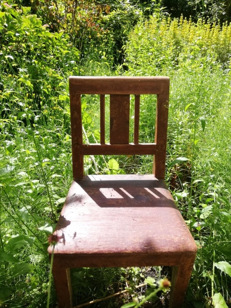 Zweedse vintage houten stoel., Gebruikt, Bruin, Ophalen of Verzenden, Rustiek, Vintage, Landelijk