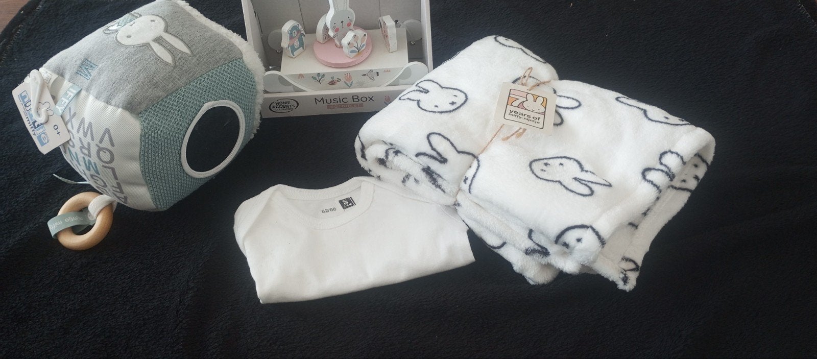 Baby paket met nijntje erbij €27.50 nieuw, Ophalen of Verzenden