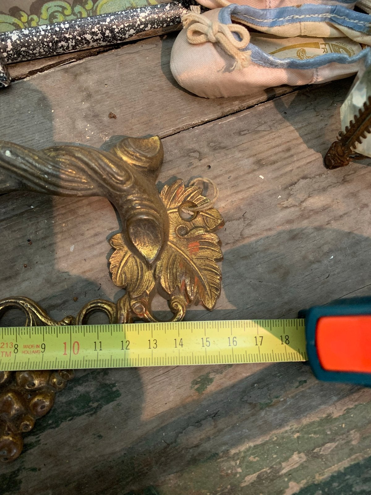 Antiek bronzen ornament met druiven en bladeren, Ophalen of Verzenden