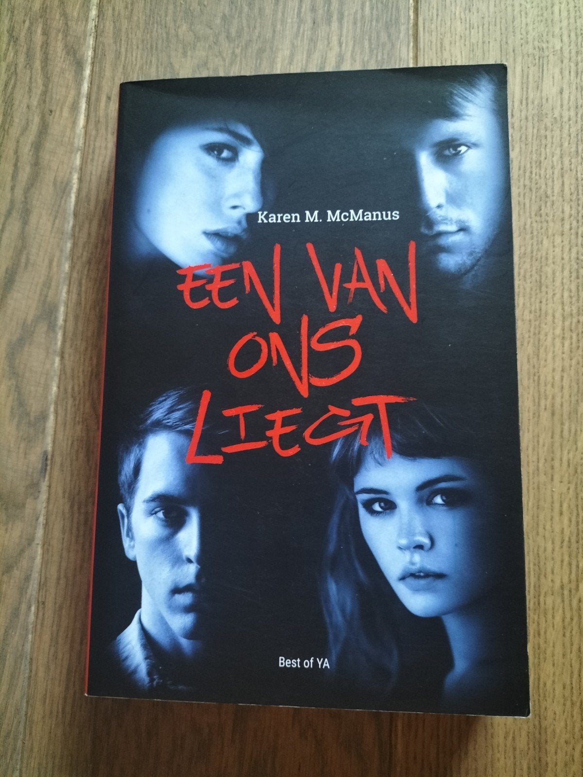 Karen M. McManus - Een van ons liegt, Boeken, Ophalen of Verzenden, Zo goed als nieuw, Karen M. McManus