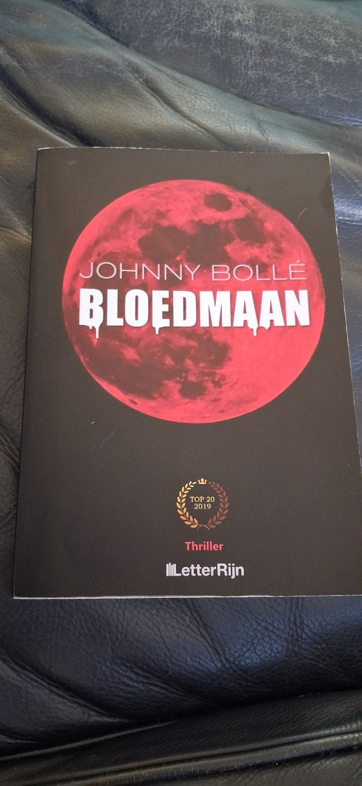 Bloedmaan - Johnny Bollé (Thriller), Ophalen of Verzenden, Zo goed als nieuw, Johnny Bollé, Nederland