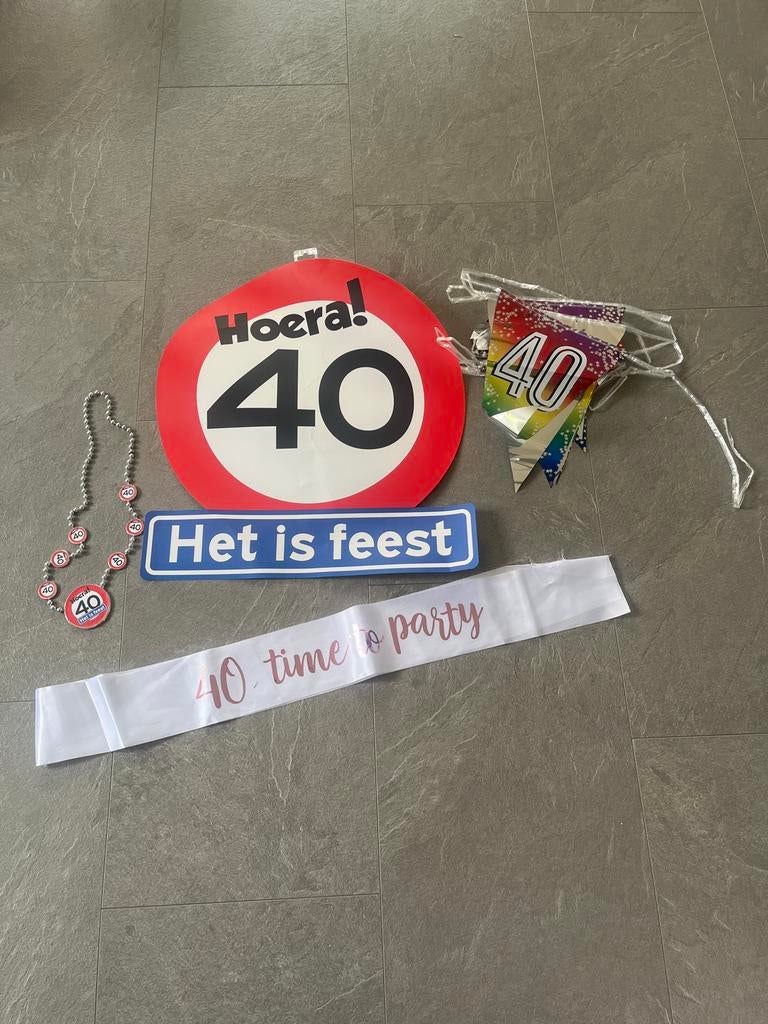 40 jaar feestpakket: Hoera, het is feest!, Diversen, Vlaggen en Wimpels, Ophalen, Zo goed als nieuw