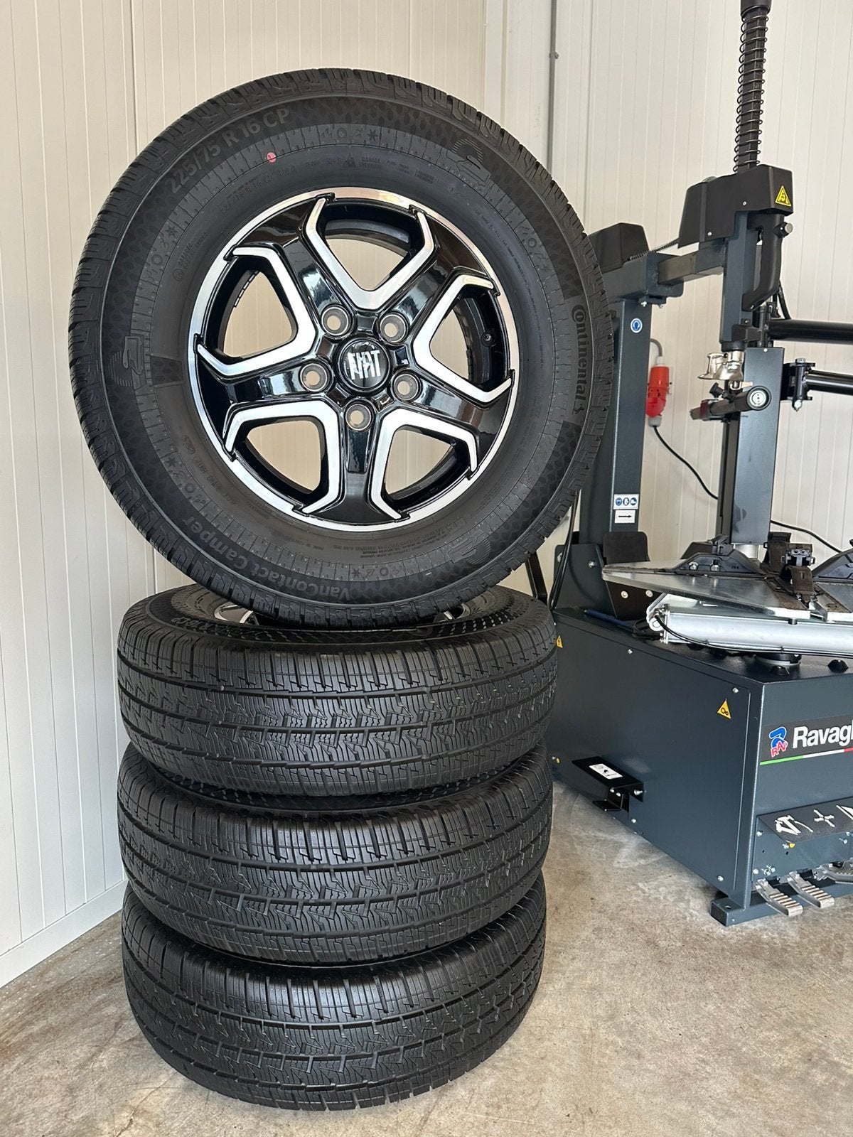 16 “ Fiat Ducato Camper Velgen All Season Banden 225 75 16
