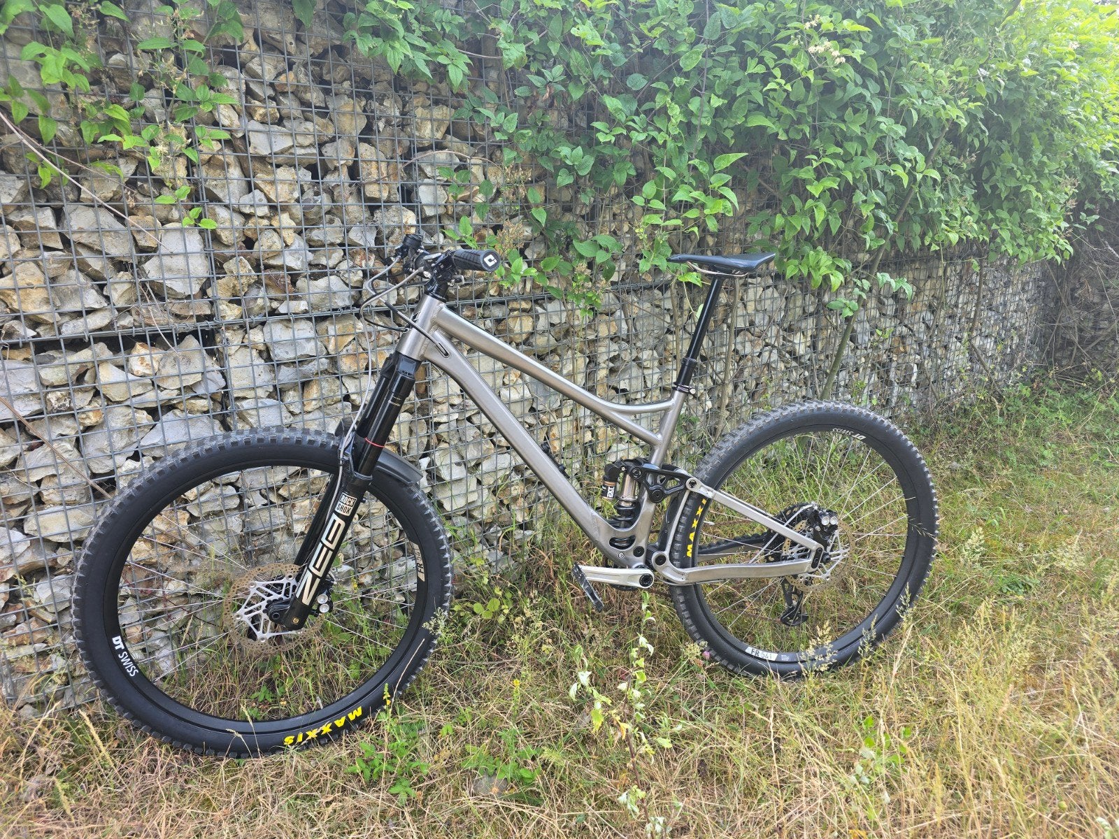 Banshee titan v3.2 nieuwstaat top afgemonteerd, Overige merken, Fully, 49 tot 53 cm, Ophalen of Verzenden