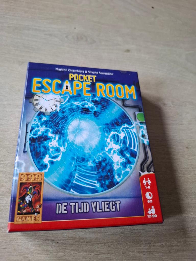 Pocket Escape Room: De Tijd Vliegt - Zo goed als nieuw, Davinci Editrice S.r.l., Info@davincigames.com, Ophalen of Verzenden, Zo goed als nieuw