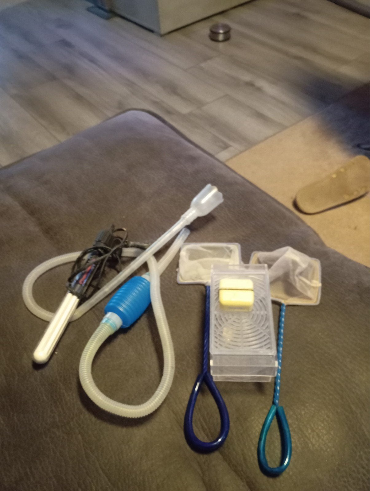 Aqarium schoonmaken, Ophalen, Leeg aquarium
