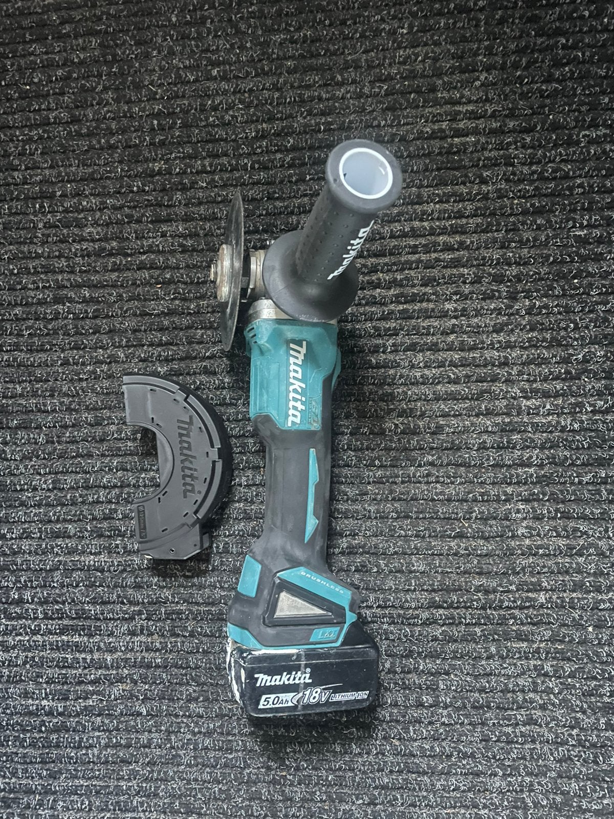 Makita DGA504, Doe-het-zelf en Verbouw, Gereedschap | Slijpmachines, Ophalen of Verzenden, Zo goed als nieuw