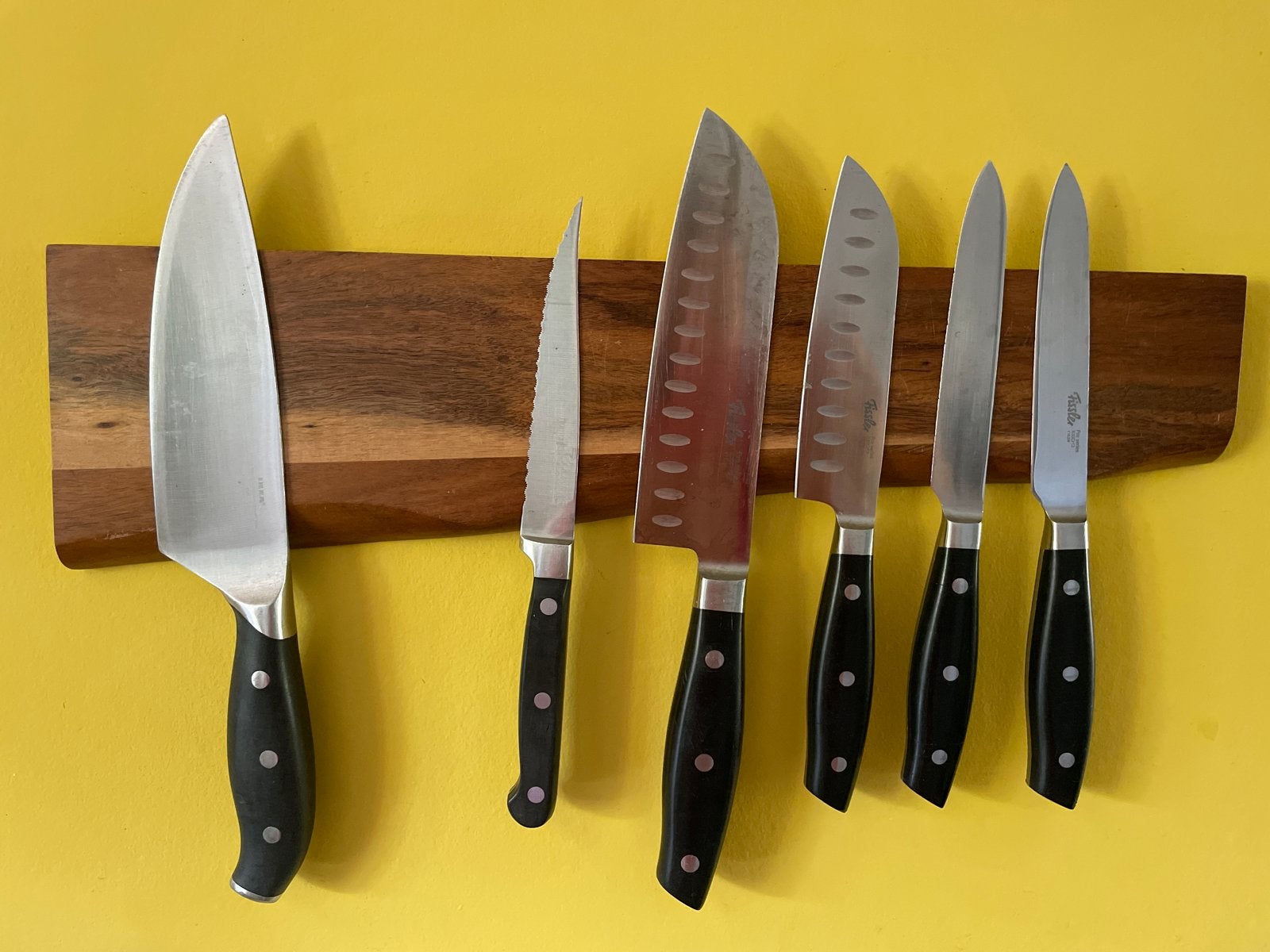 Messenset met magnetisch rek - RVS en hout, Gebruikt, Los bestek, Ophalen of Verzenden, Rvs of Chroom