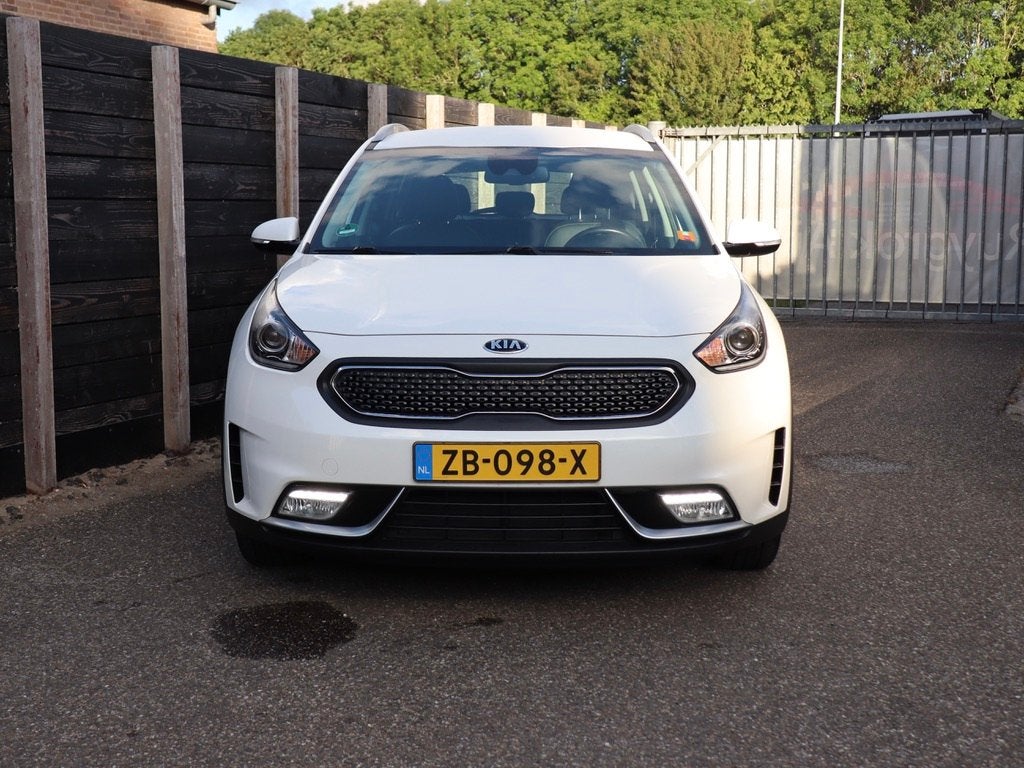 Kia Niro 1.6 GDi Hybrid DynamicLine NL-auto | Carplay, Gebruikt, Leder en Stof, Wit, 1390 kg