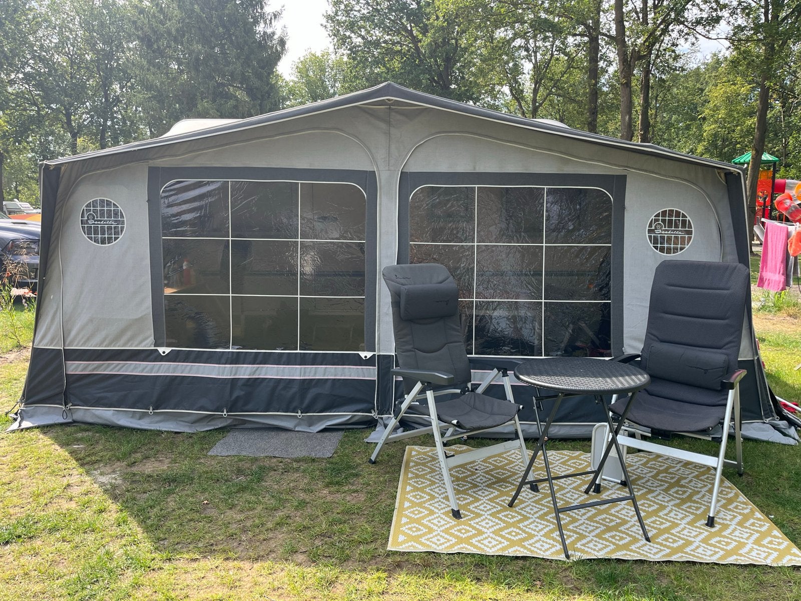 Zeer nette Eifelland Holiday 5 pers! Hoogslaper, Caravans en Kamperen, Caravans, Rondzit, Omvormbare zithoek, 750 - 1000 kg, 4 tot 5 meter