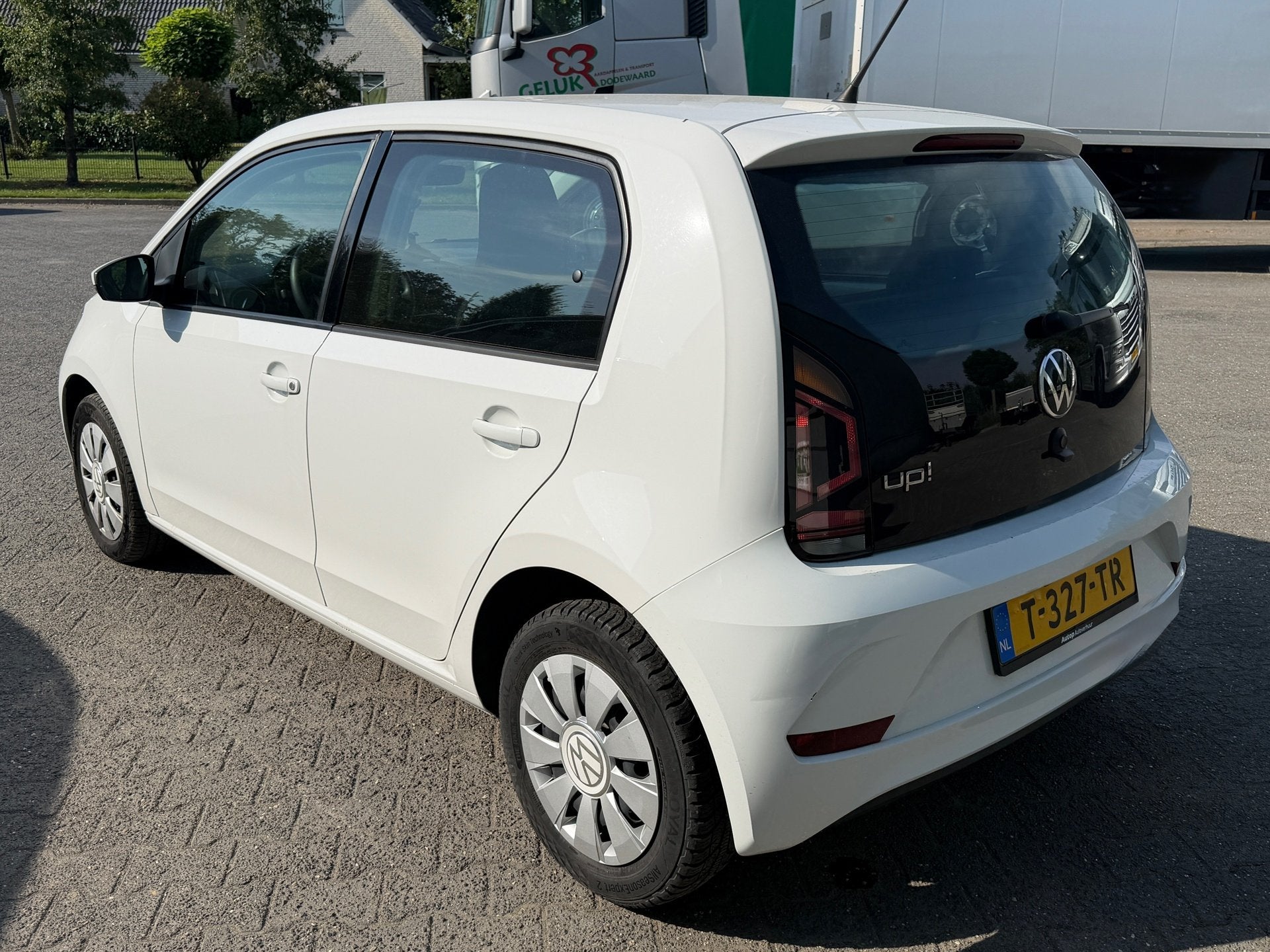 Foto 8 van Volkswagen Up! 1.0 5 Drs Airco Elak Pakket Donker glas