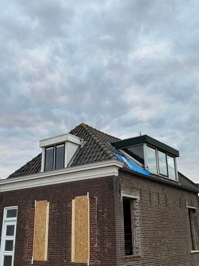 Gratis dakpannen zwart, Doe-het-zelf en Verbouw, Dakpannen en Dakbedekking, Steen of Klei, Ophalen of Verzenden, Zo goed als nieuw