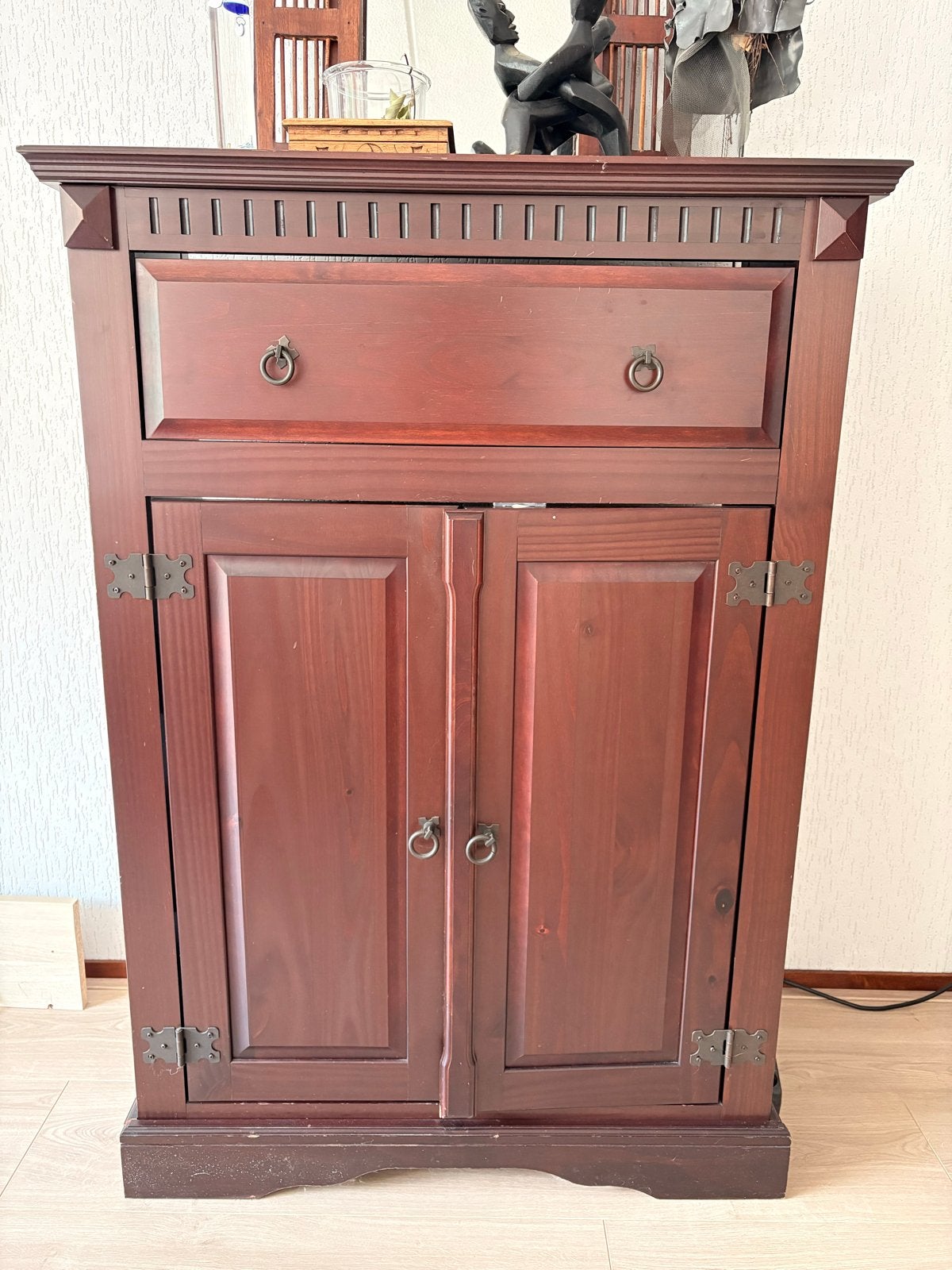 Gratis af te halen: Houten kast met lade en deurtjes, Huis en Inrichting, Ophalen, Gebruikt