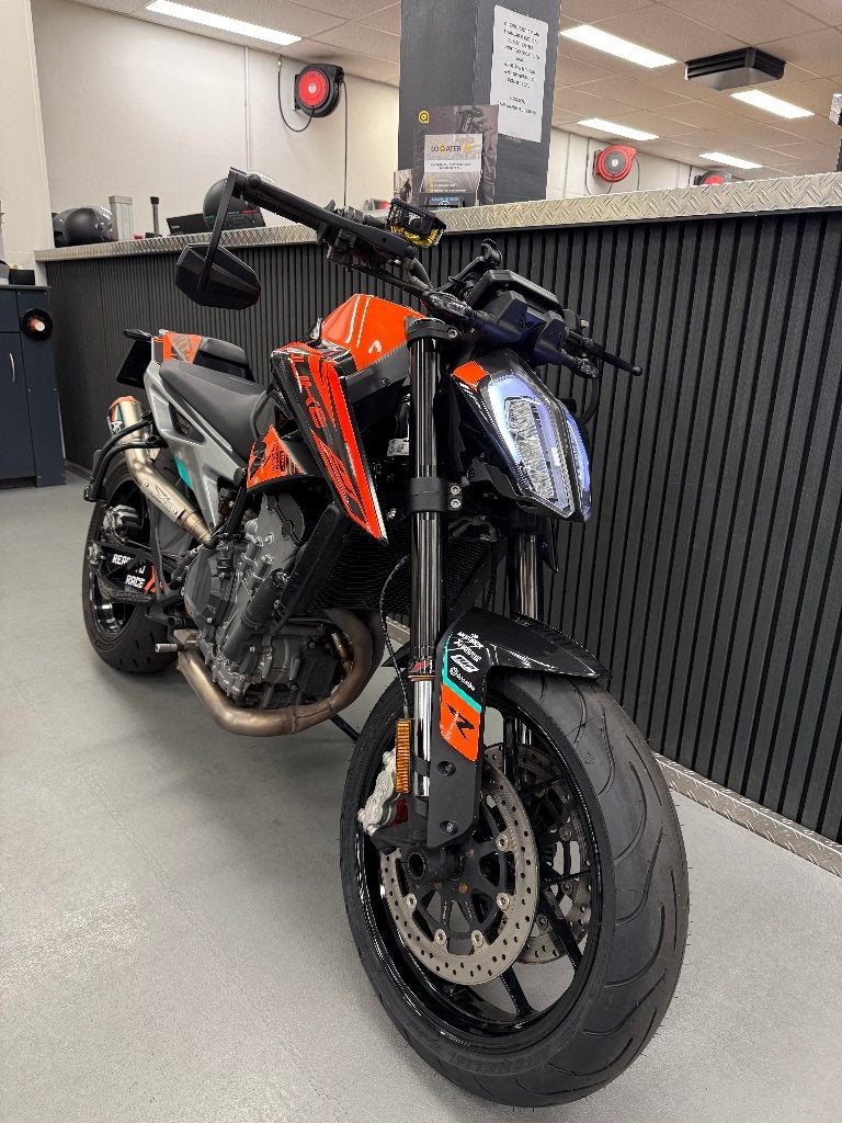 KTM Duke 790 BJ 2019 ABS Quickshifter Austin Racing, Motoren, 2 cilinders, Occasion, Motorrijbewijs A, Bedrijf