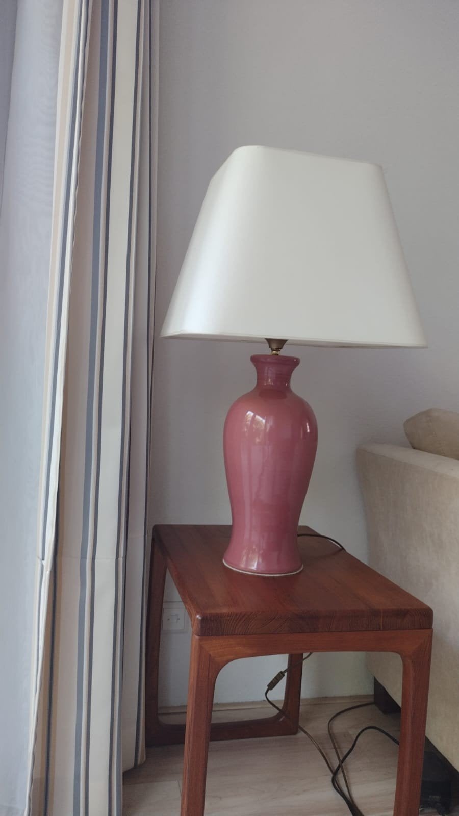 Twee roze tafellampen met crèmekleurige kappen, Huis en Inrichting, Ophalen, Textiel, Roze, Sfeerlamp