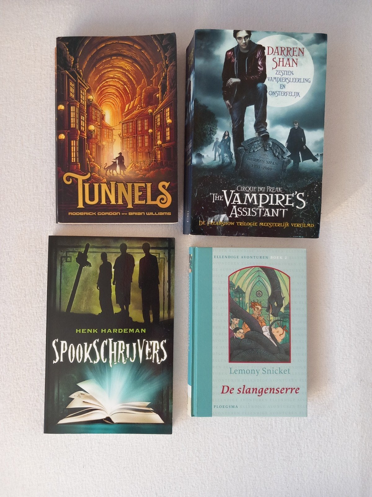 4 jeugdboeken. Nederlands en engels, Ophalen, Zo goed als nieuw, Fictie