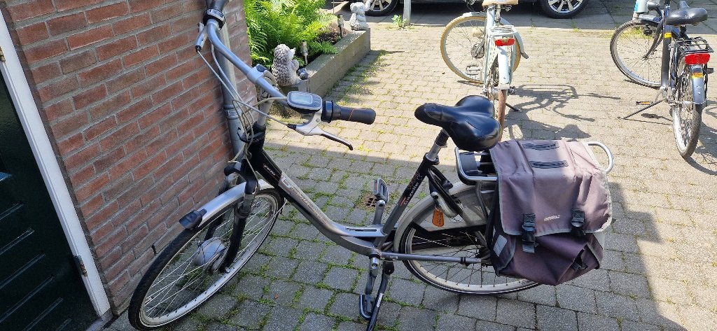 Te koop voor opknappen; 2 elektrische fietsen en 1 gewone., Ophalen, Minder dan 30 km per accu, Gebruikt, 51 tot 55 cm