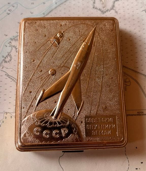 Vintage Sovjet Sigarettenkoker –Ruimtevaartprogramma/Sputnik, Ophalen of Verzenden