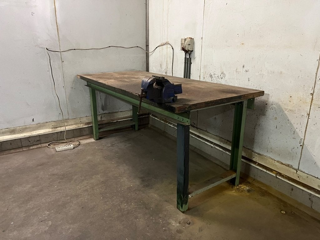 Werkbank met bankschroef, Doe-het-zelf en Verbouw, Ophalen, Gebruikt, 170 cm of meer, Bankschroef