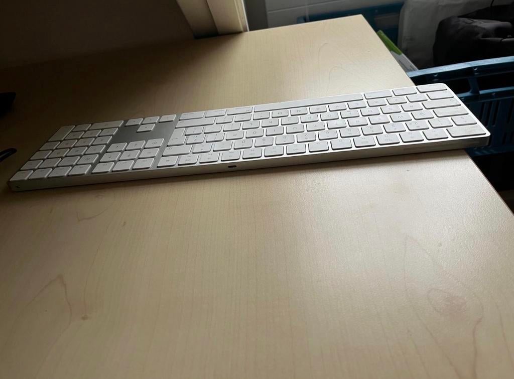 Diverse Apple Toetsenborden - Draadloos en Bedraad, Computers en Software, Toetsenborden, Gebruikt, Qwerty, Bedraad, Multimediatoetsen