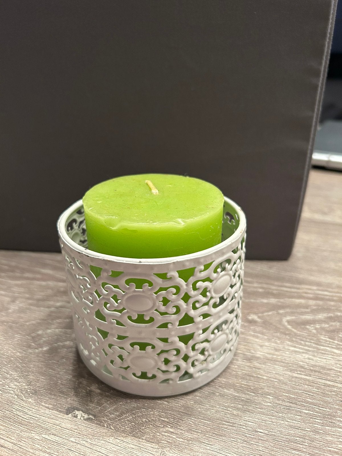 ijzer kaars houder + groen kaars \ 9,5x8 cm, Ophalen of Verzenden, Zo goed als nieuw, Groen, Kaars