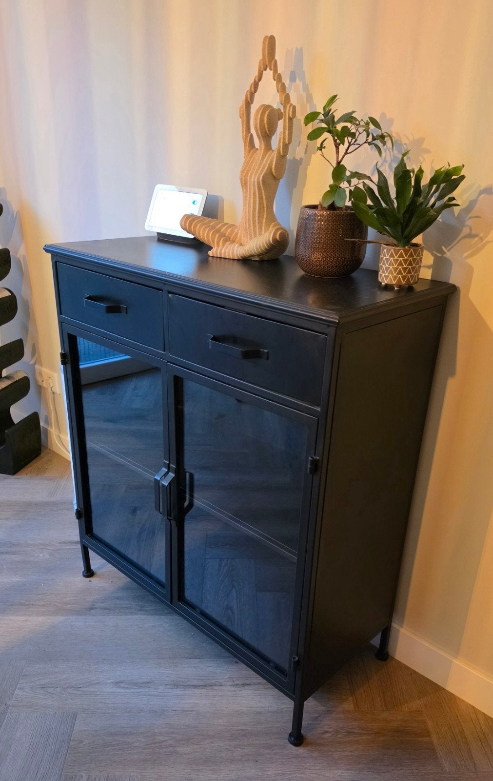 Wandkastje metaal zwart. 82 x 92 x 37 cm., Met deur(en), Zo goed als nieuw, Metaal, 25 tot 50 cm