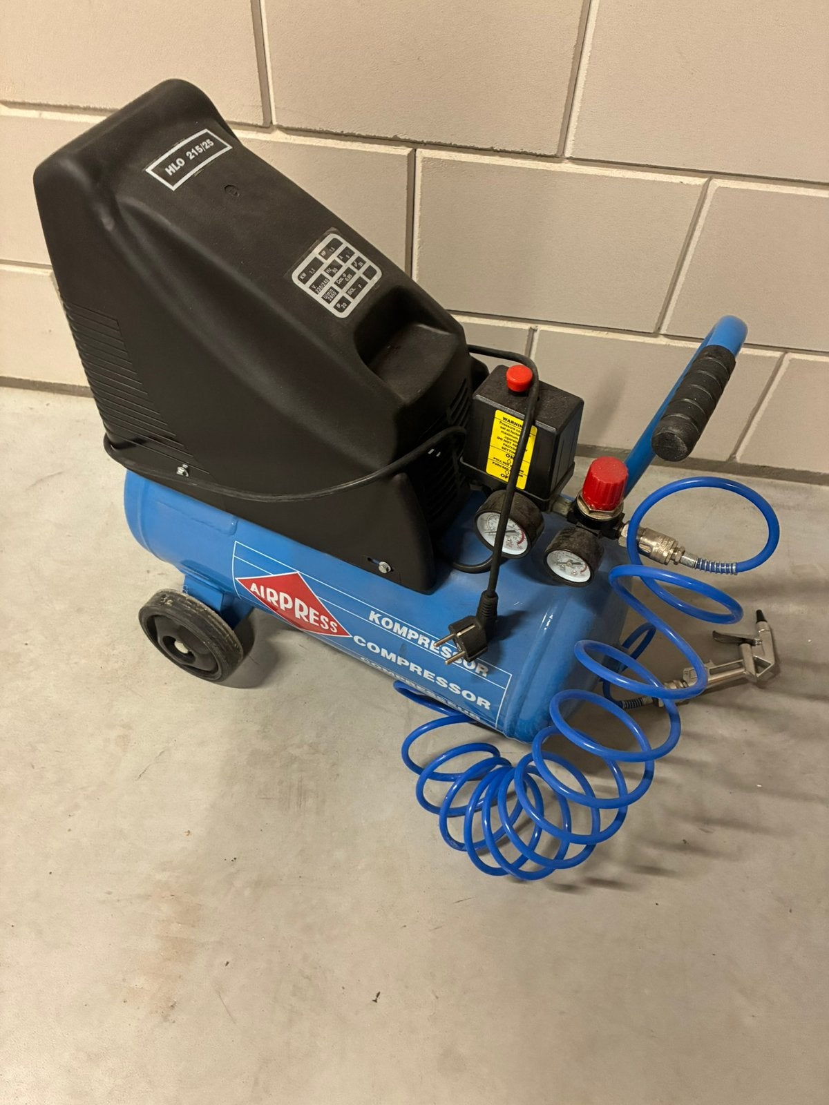 Airpress compressor HLO 215/25, Ophalen, Zo goed als nieuw, 25 tot 100 liter, 200 tot 400 liter/min