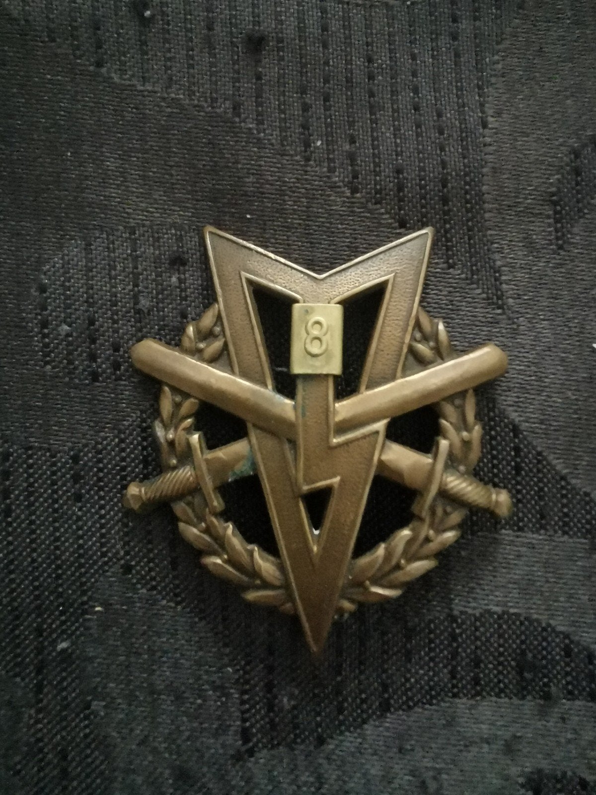MLV speld. Met cijfer 8, Verzenden, Landmacht, Nederland, Embleem of Badge