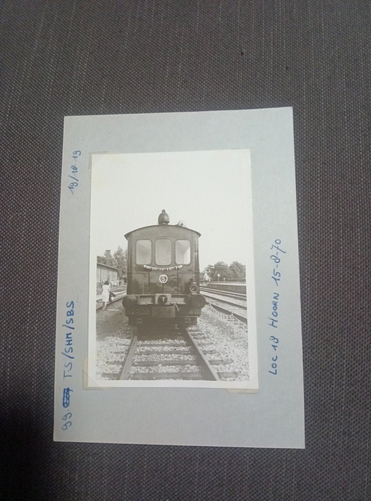 Zwart-wit foto Loc 18 Hoorn 15-8-70, Ophalen of Verzenden, Gebruikt, Trein, Kaart of Prent